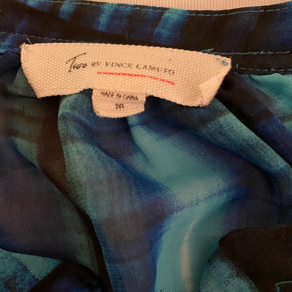 Gorgeous Vince Camuto Tie-Die Blouse - Picture 2 of 7